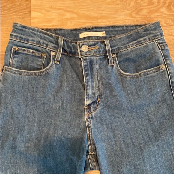 High-waisted Levi’s - Picture 3 of 6
